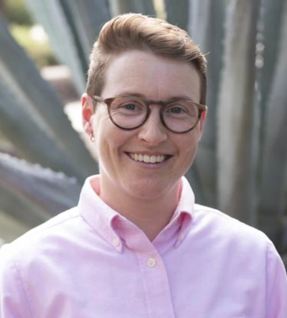 Terrace in a pink shirt